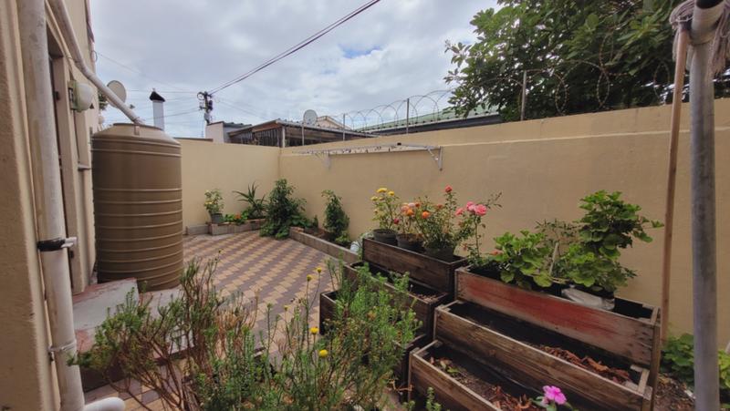 6 Bedroom Property for Sale in Rylands Western Cape